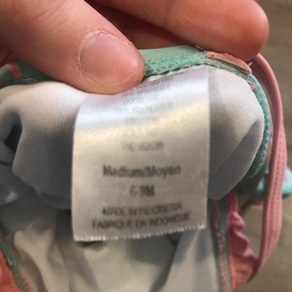 🌟5 for $20🌟 Girl’s 6-9 Months Flamingo One-Piece - Picture 2 of 4